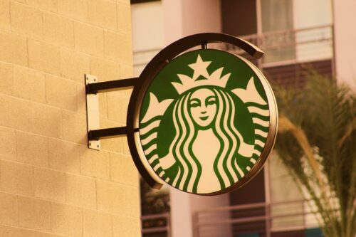 Starbucks вернул сотрудников в офис